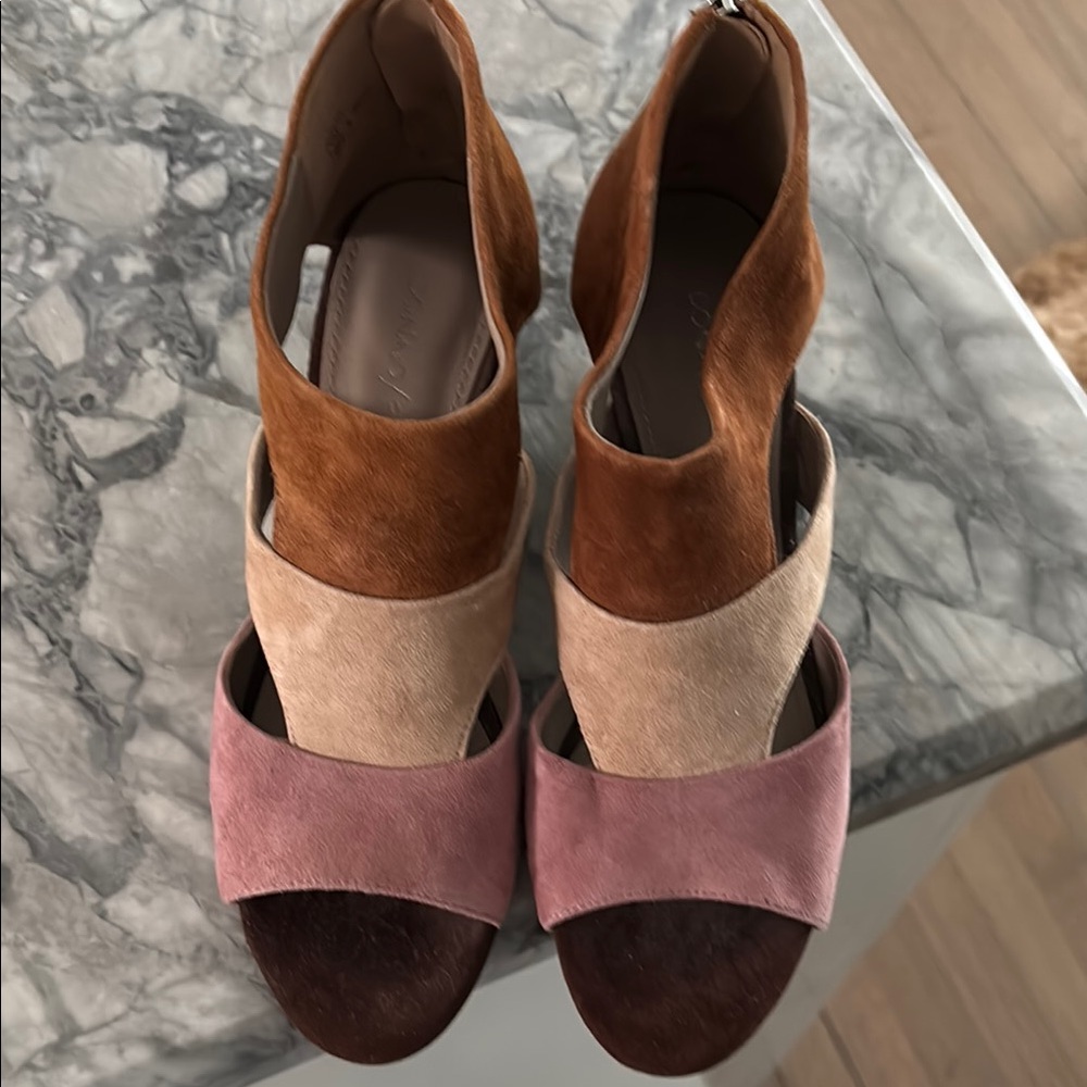 Donald J. Pliner Brown and Cream Heels with Modern Design